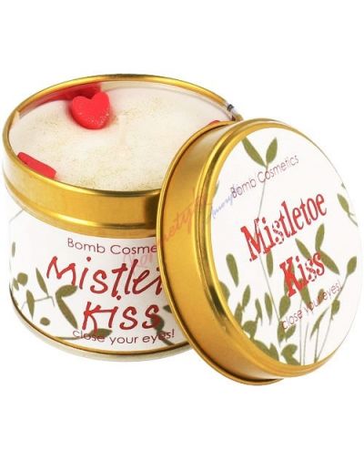 Bomb Cosmetics Mistletoe Kiss Handmade Candle 1τμχ 243g 